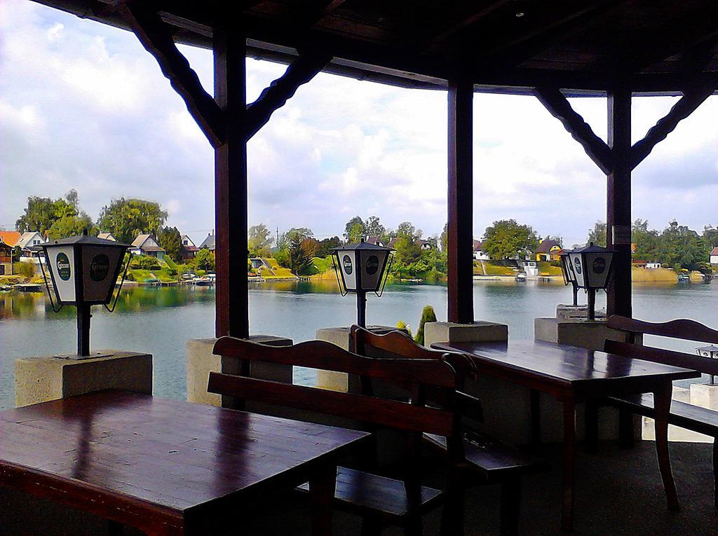 Gyekenyes Kastely Fogado Hotel Exterior photo