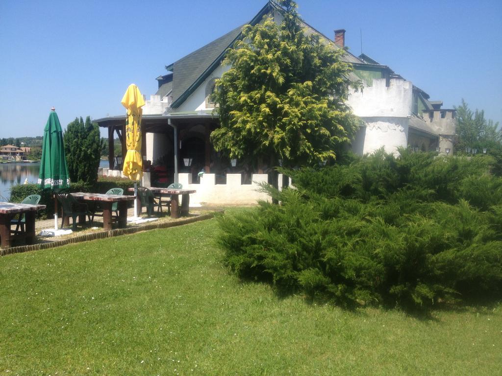 Gyekenyes Kastely Fogado Hotel Exterior photo